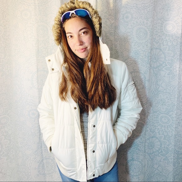 Jackets & Blazers - Ivory Noy Classics Faux Fur Hood PufferJacket sz M